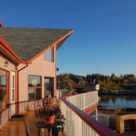 Aurora Bayside Inn Yellowknife Exterior photo
