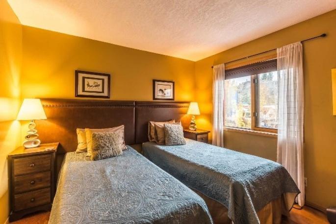 Aurora Bayside Inn Yellowknife Exterior photo