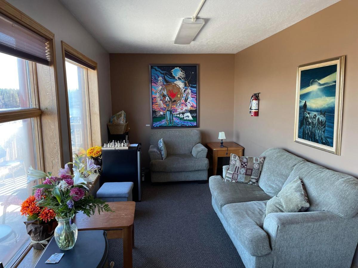 Aurora Bayside Inn Yellowknife Exterior photo