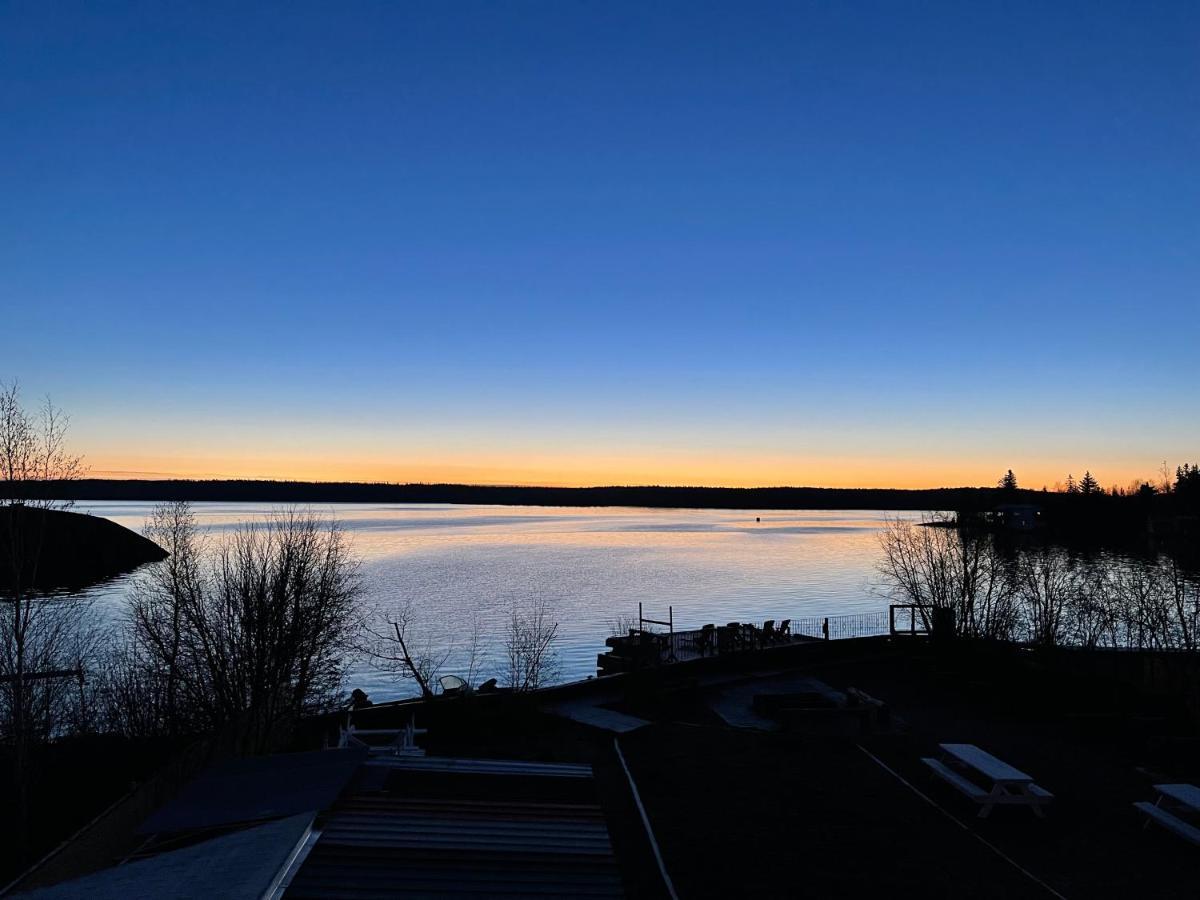 Aurora Bayside Inn Yellowknife Exterior photo