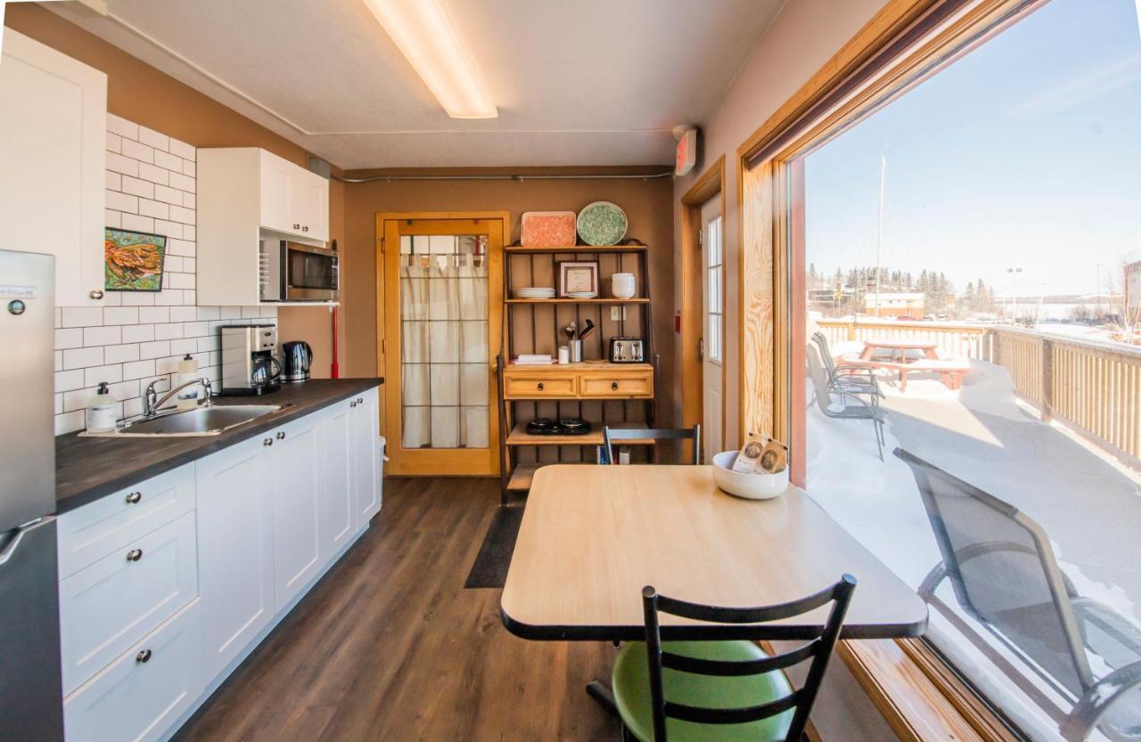 Aurora Bayside Inn Yellowknife Exterior photo