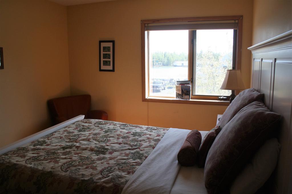 Aurora Bayside Inn Yellowknife Room photo