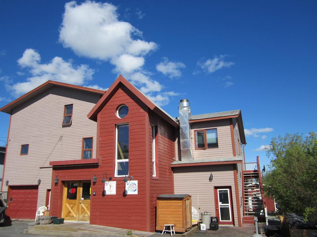 Aurora Bayside Inn Yellowknife Exterior photo